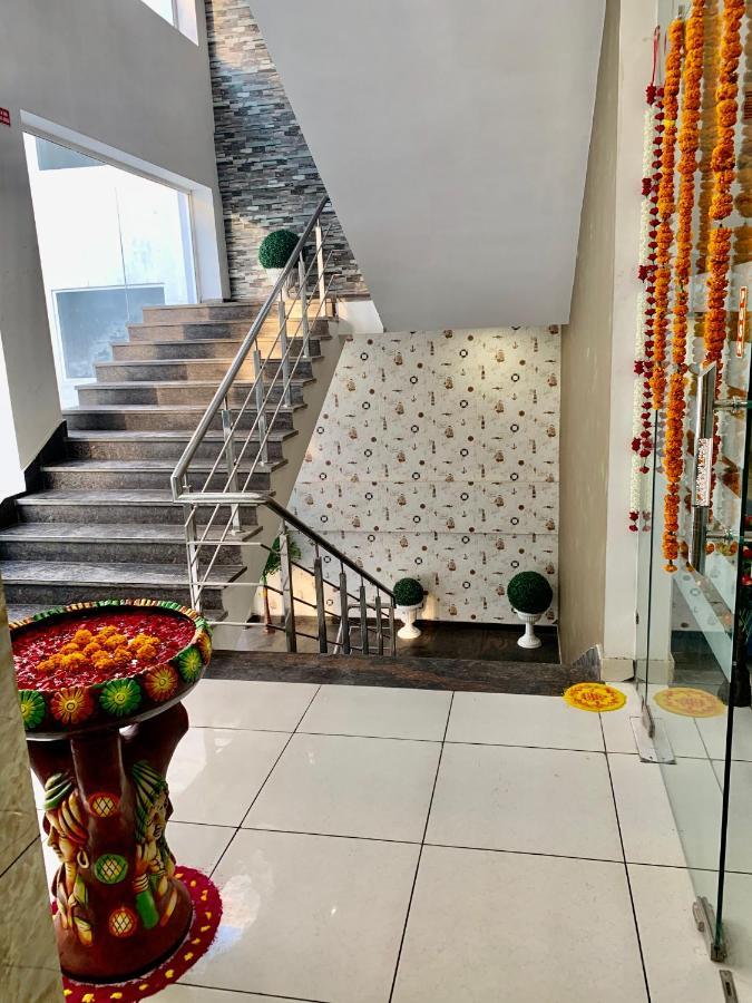 Amora Rooms Dwarka New Delhi Bagian luar foto