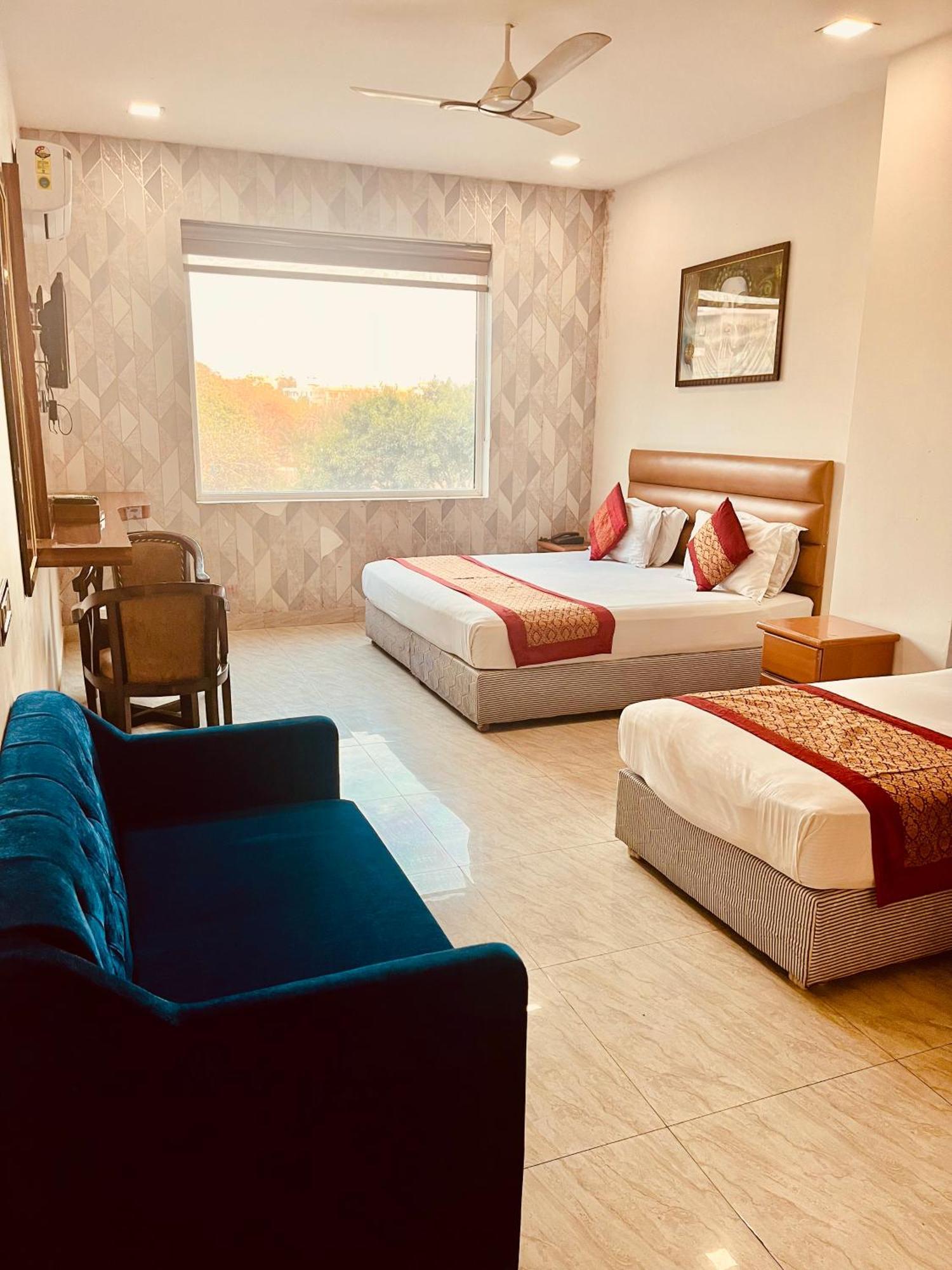 Amora Rooms Dwarka New Delhi Bagian luar foto