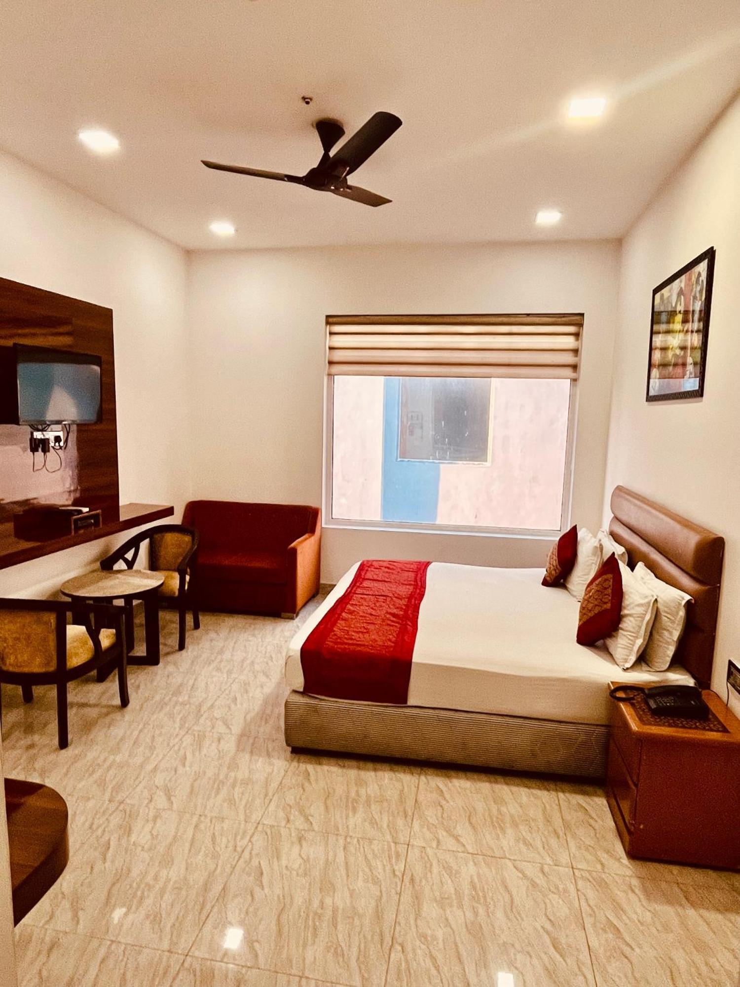 Amora Rooms Dwarka New Delhi Bagian luar foto