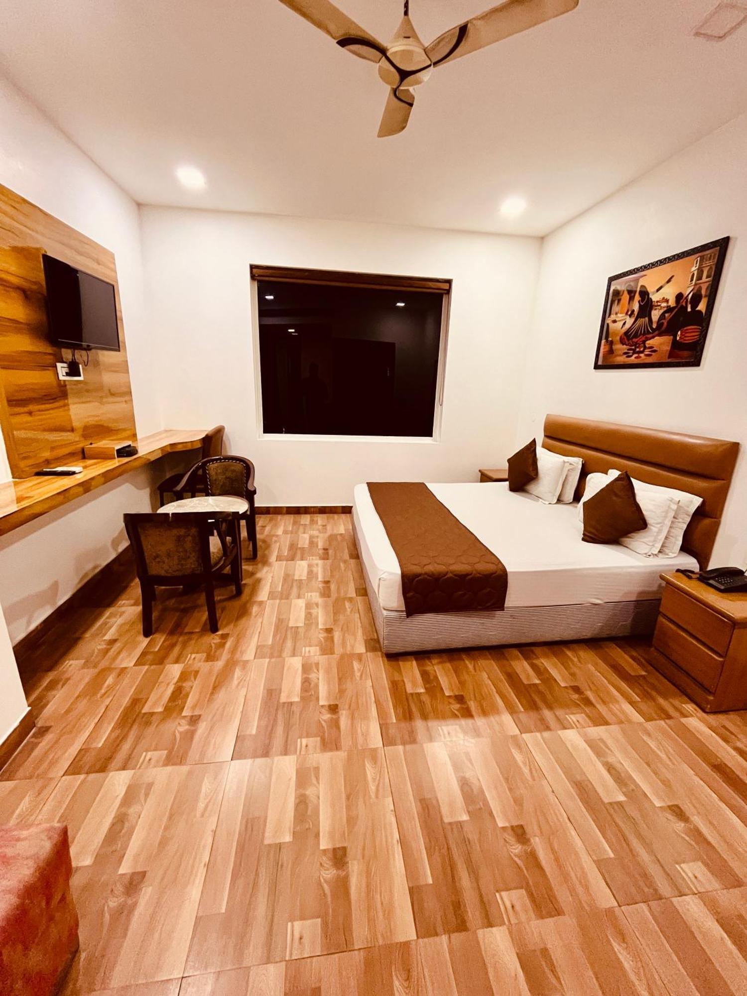 Amora Rooms Dwarka New Delhi Bagian luar foto