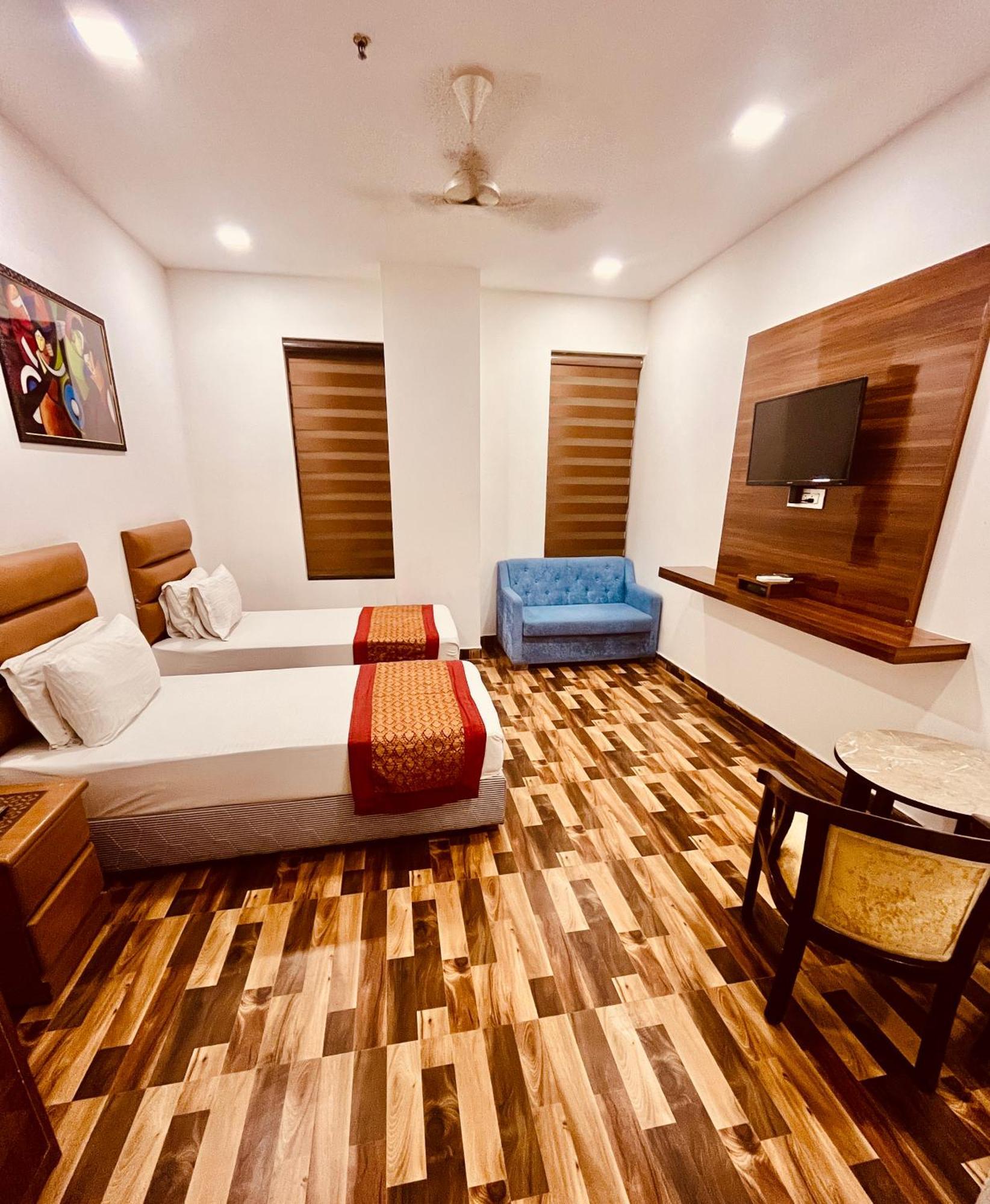 Amora Rooms Dwarka New Delhi Bagian luar foto