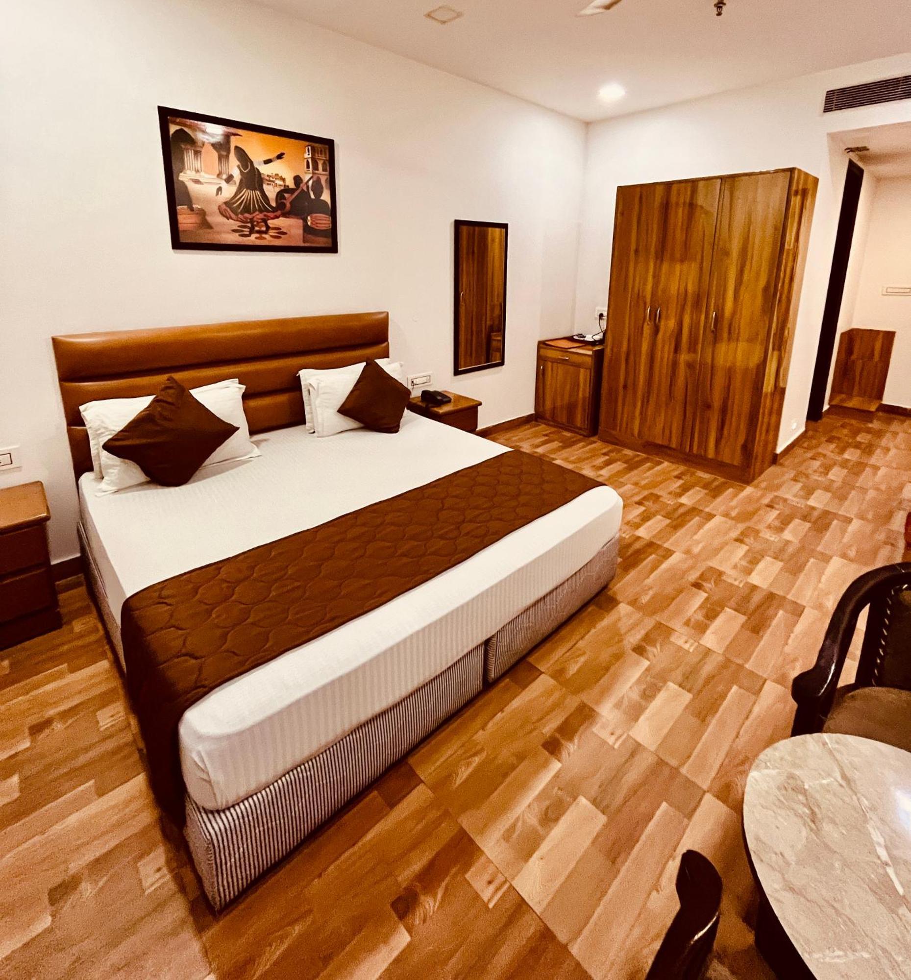 Amora Rooms Dwarka New Delhi Bagian luar foto