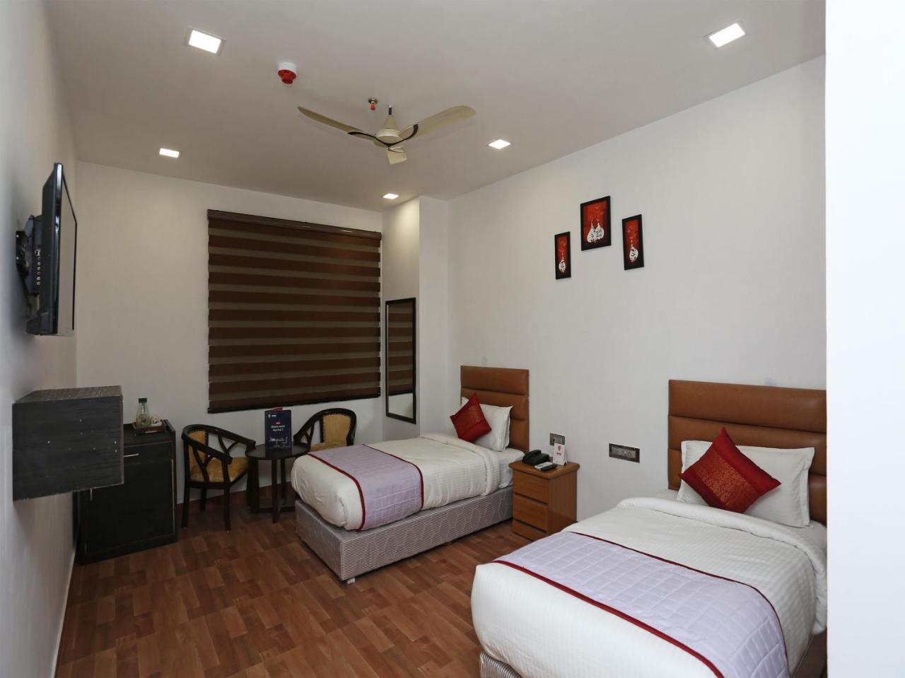 Amora Rooms Dwarka New Delhi Bagian luar foto
