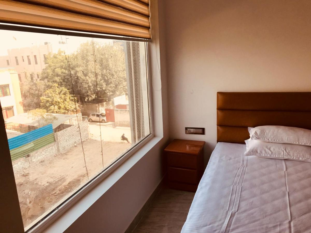 Amora Rooms Dwarka New Delhi Bagian luar foto